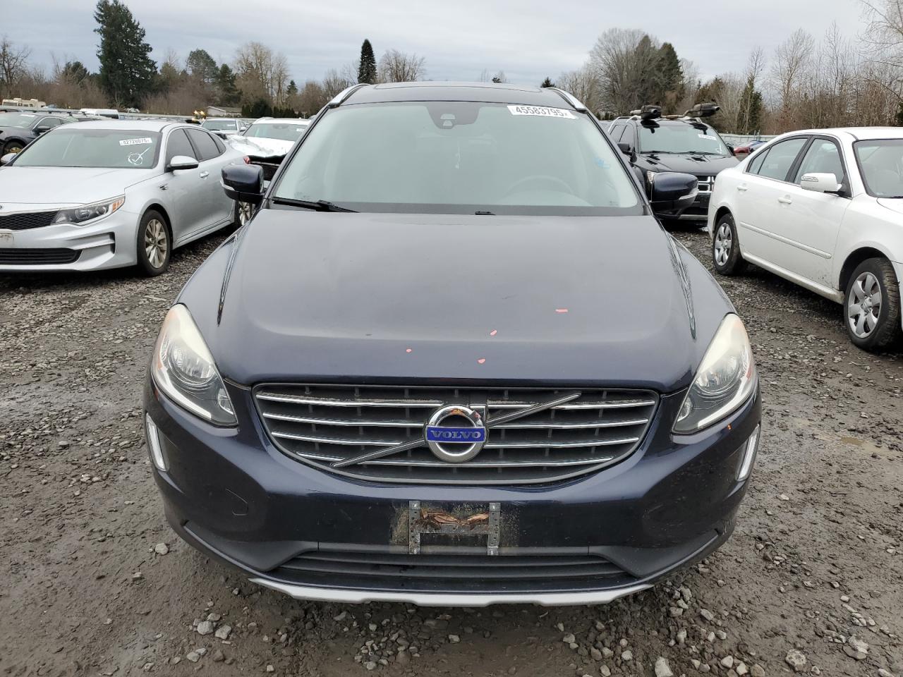 2017 Volvo XC60 - Image 5