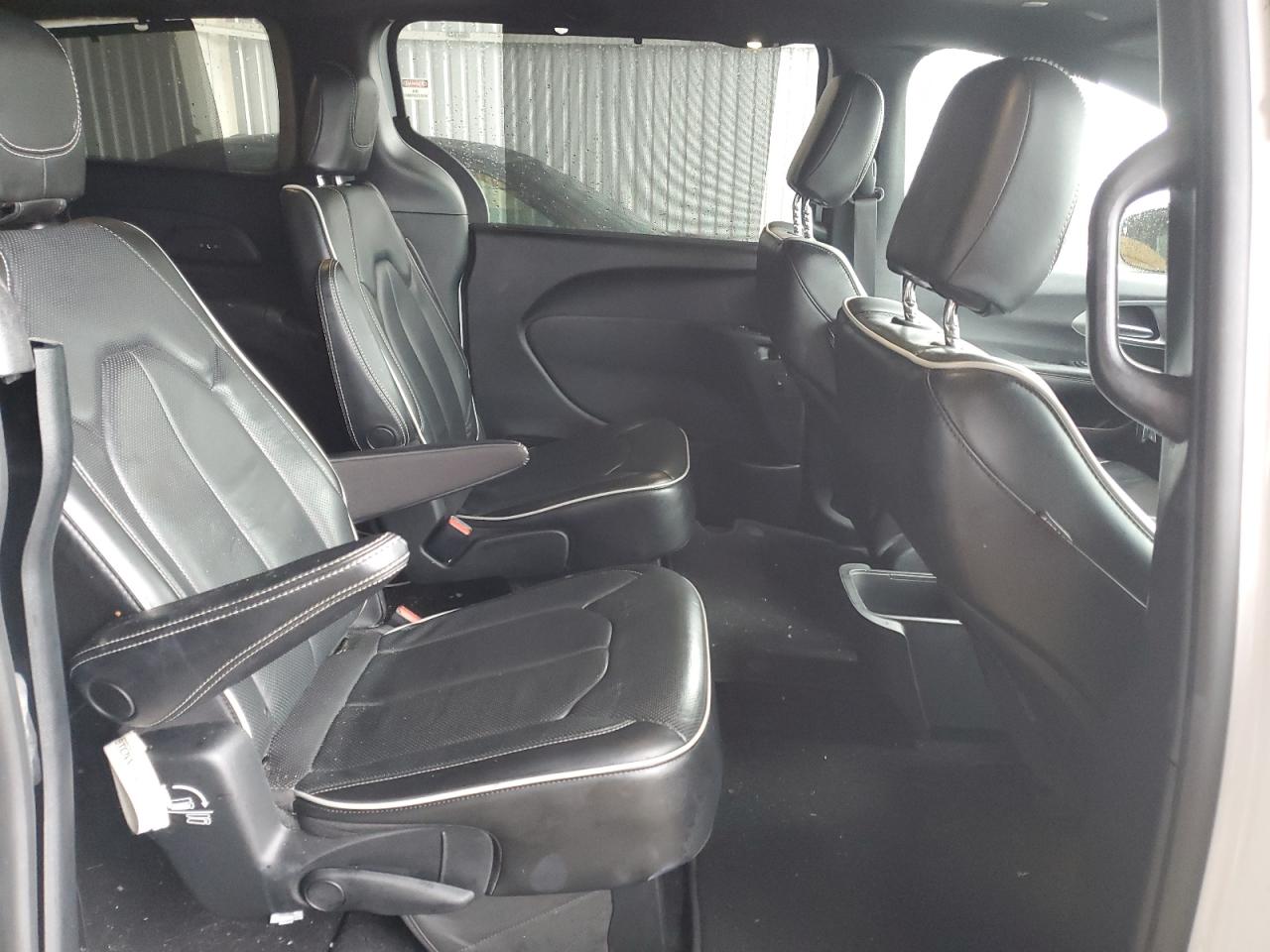 2020 Chrysler Pacifica - Image 11