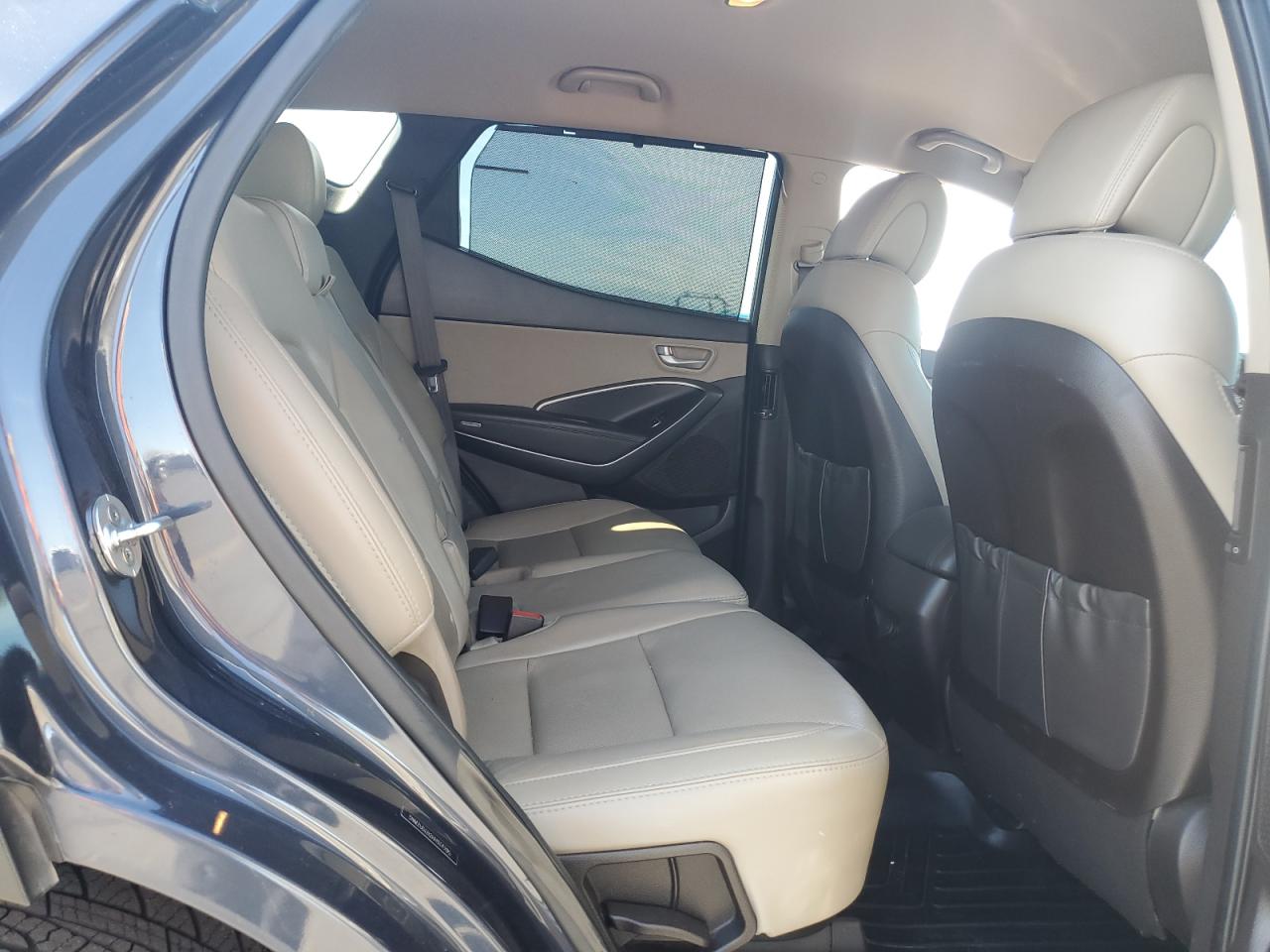 2017 Hyundai Santa Fe - Image 11
