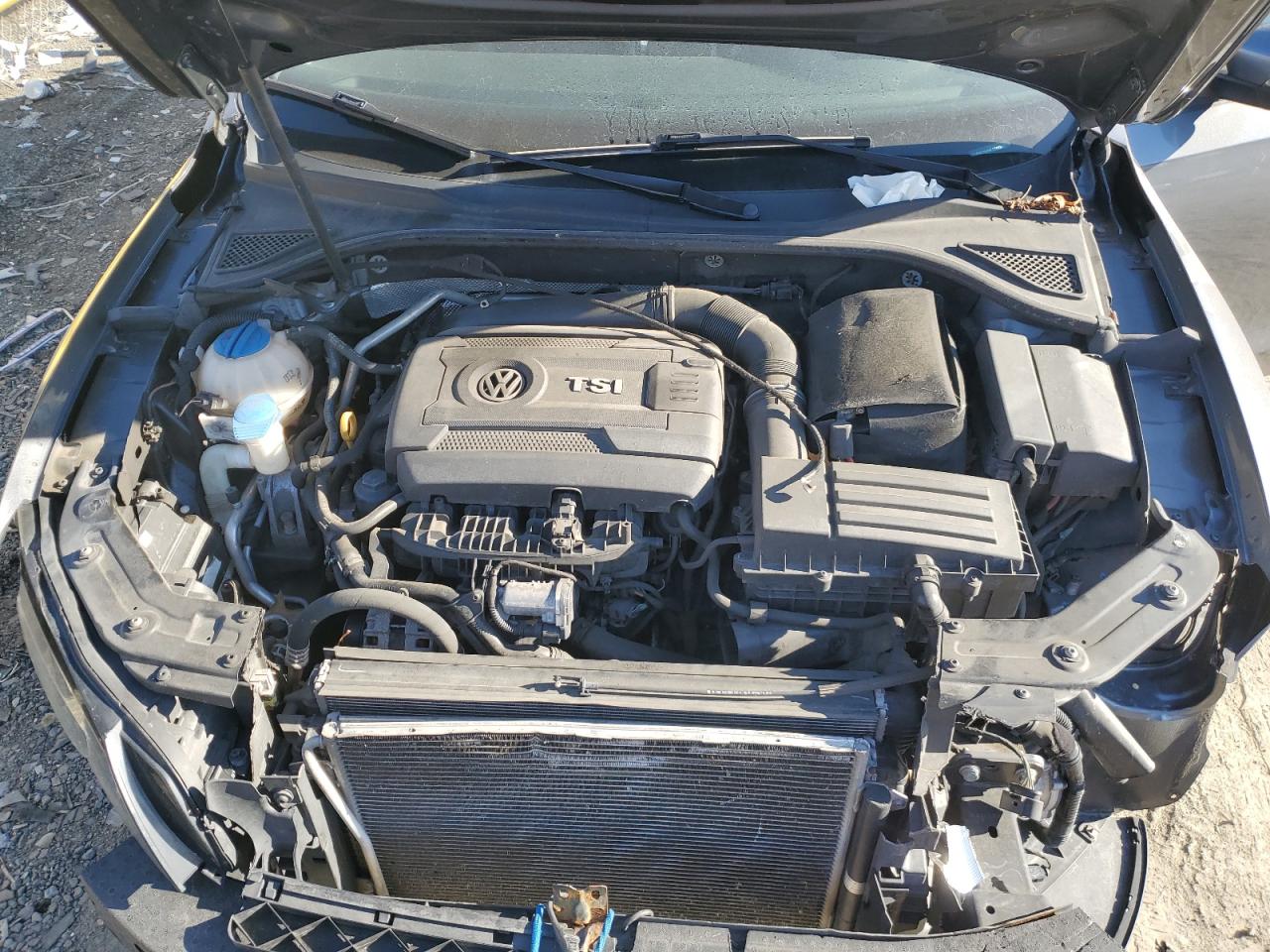 2015 Volkswagen Passat - Image 11