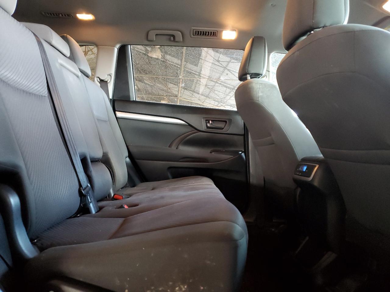 2019 Toyota Highlander - Image 11