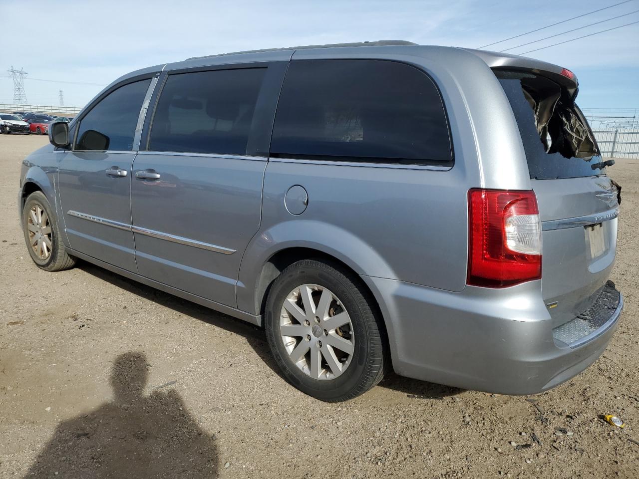 2015 Chrysler Town & Country - Image 2