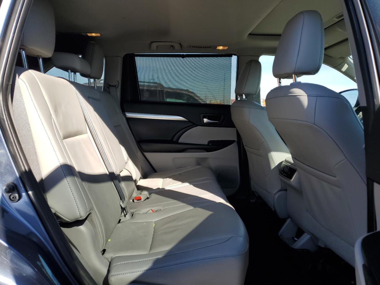 2019 Toyota Highlander - Image 11