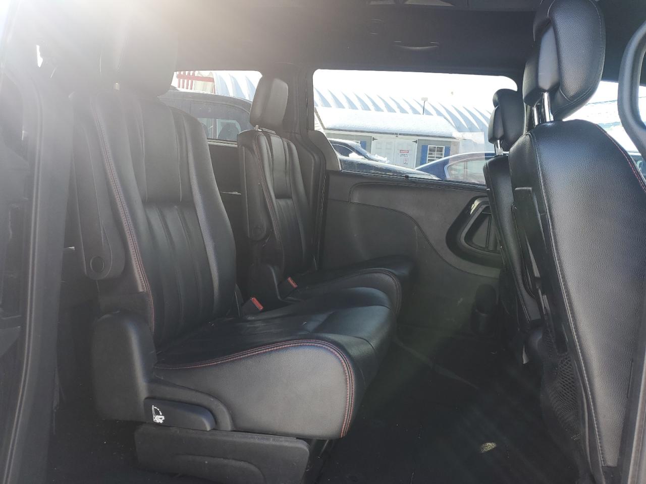 2018 Dodge Caravan - Image 11