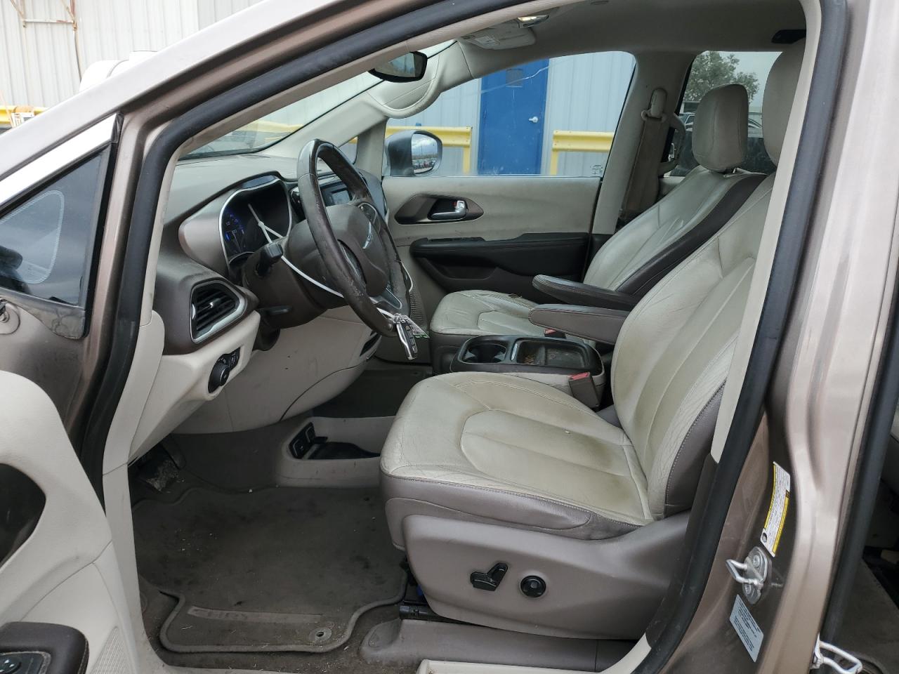 2017 Chrysler Pacifica - Image 7