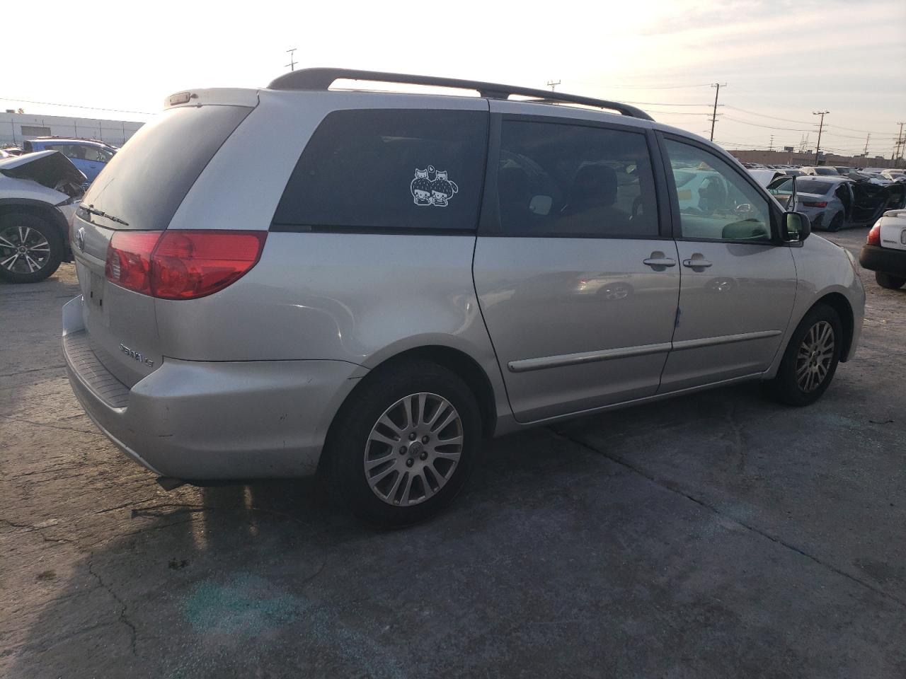 2010 Toyota Sienna - Image 3