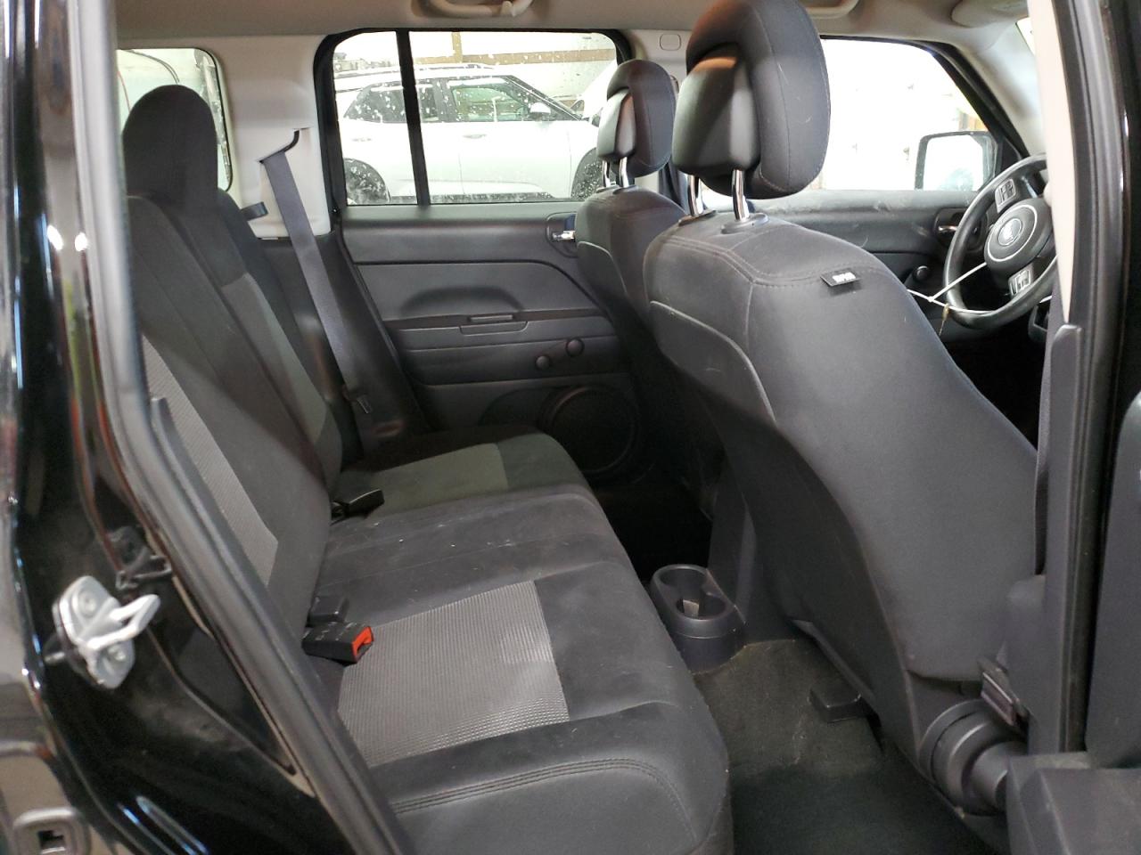 2014 Jeep Liberty (Patriot) - Image 11
