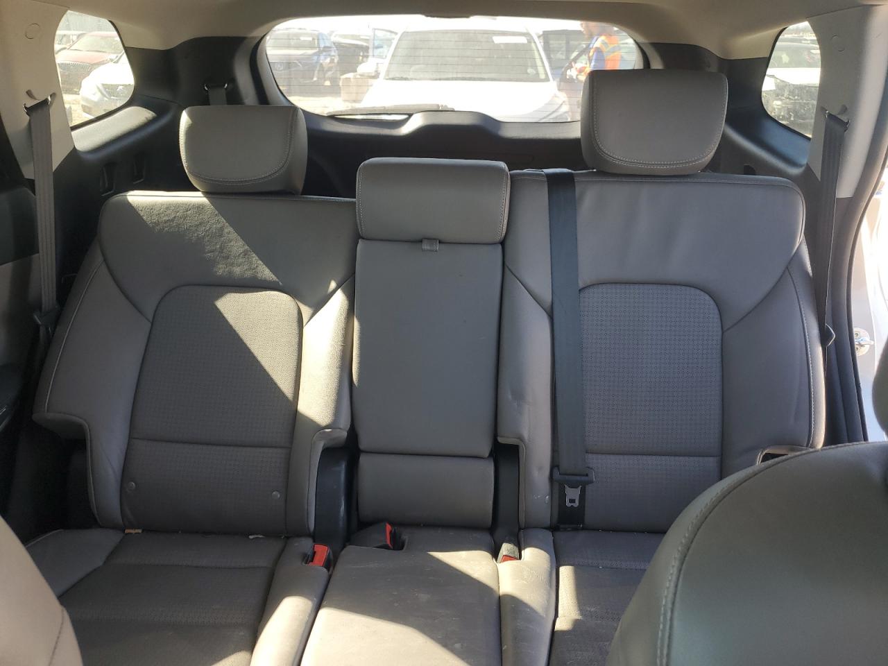 2014 Hyundai Santa Fe - Image 10