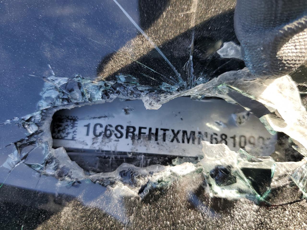 2021 RAM 1500 - Image 12