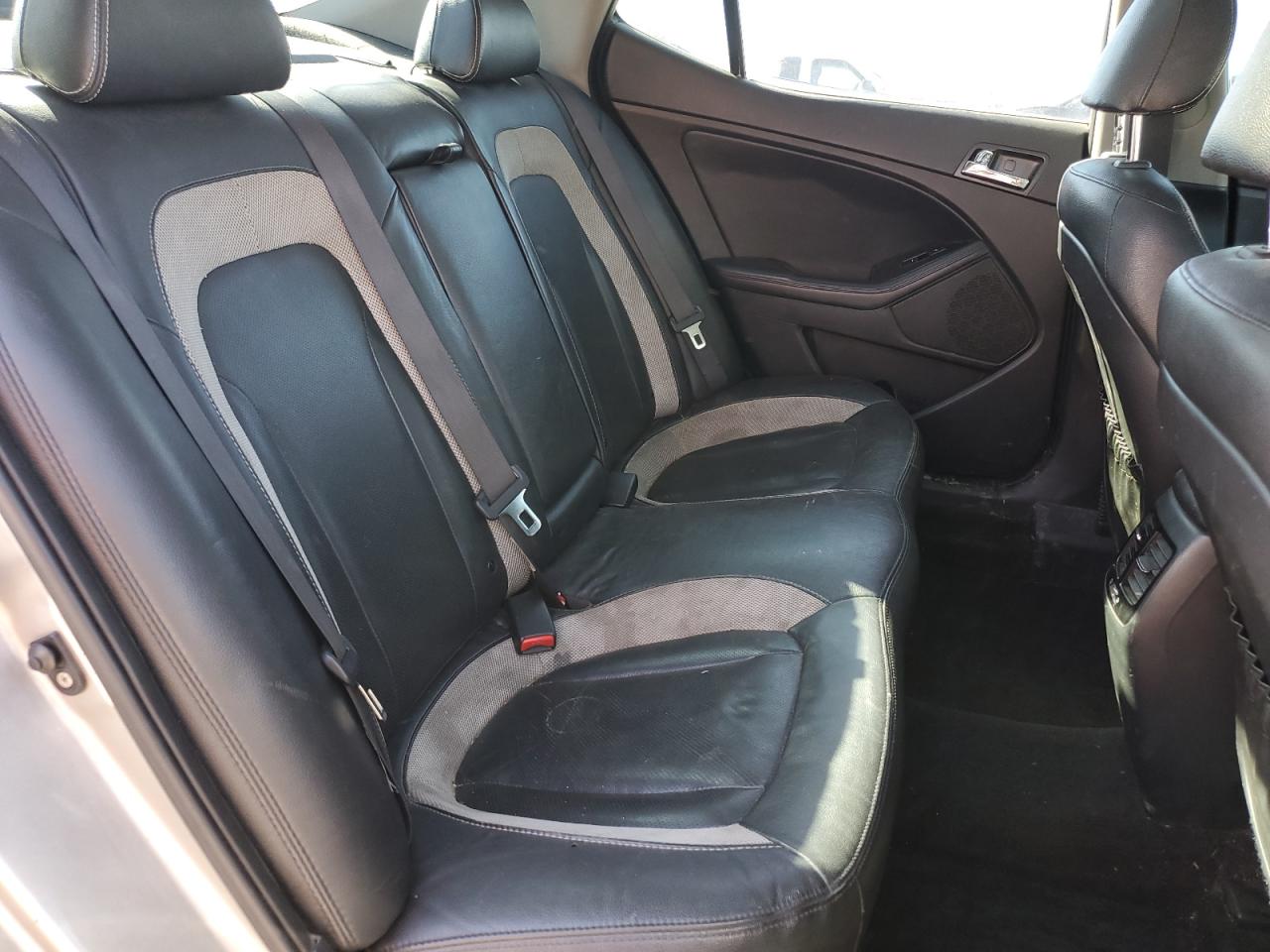 2011 Kia Optima - Image 10