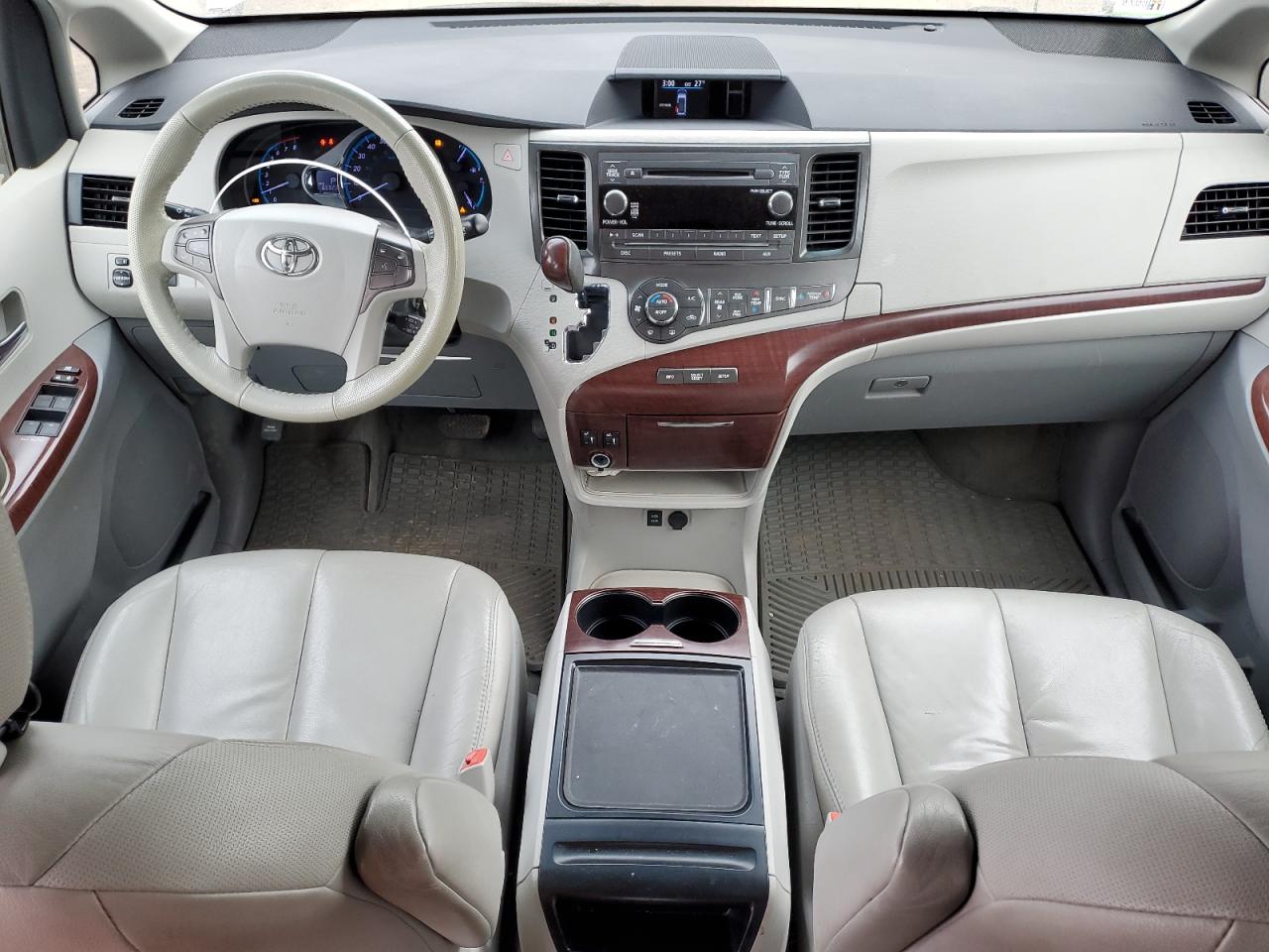 2012 Toyota Sienna - Image 8