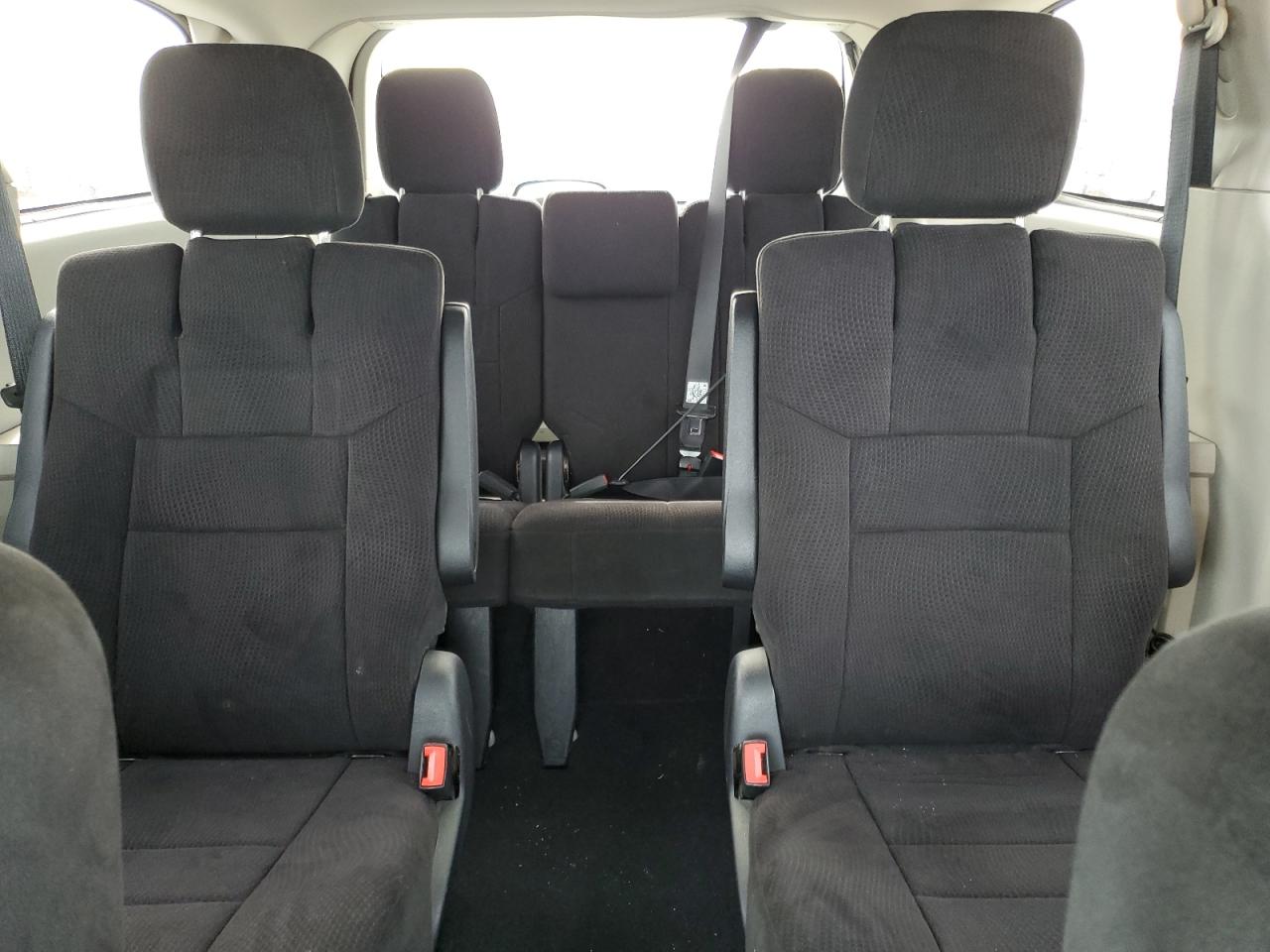2011 Dodge Caravan - Image 10