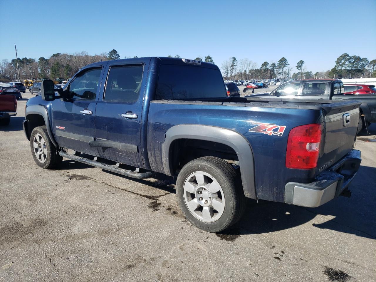 2007 Chevrolet Silverado - Image 2
