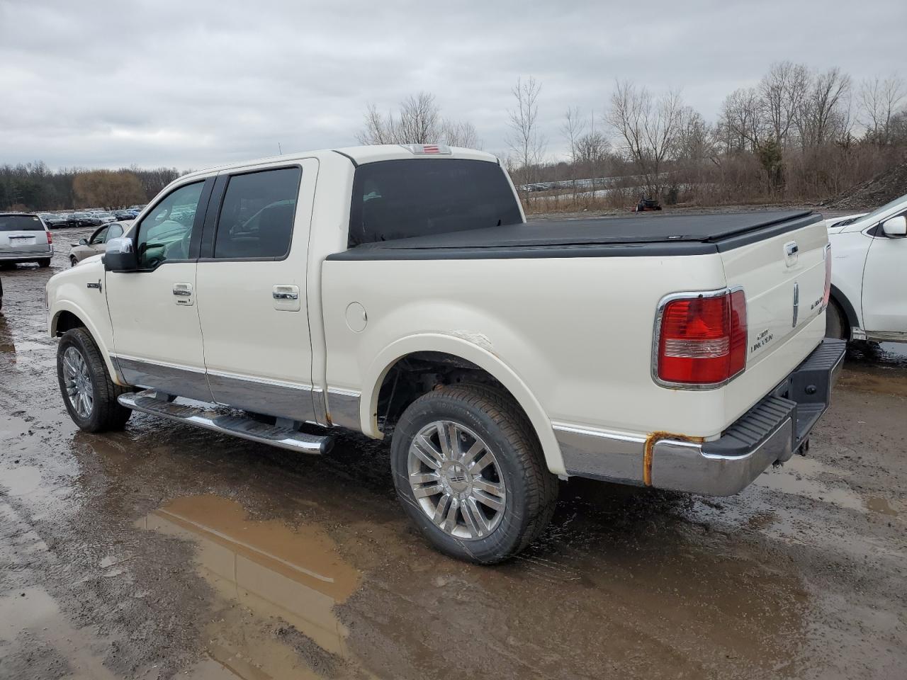 2007 Lincoln Mark LT - Image 2