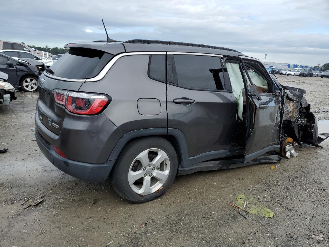 2018 Jeep Compass - Image 3