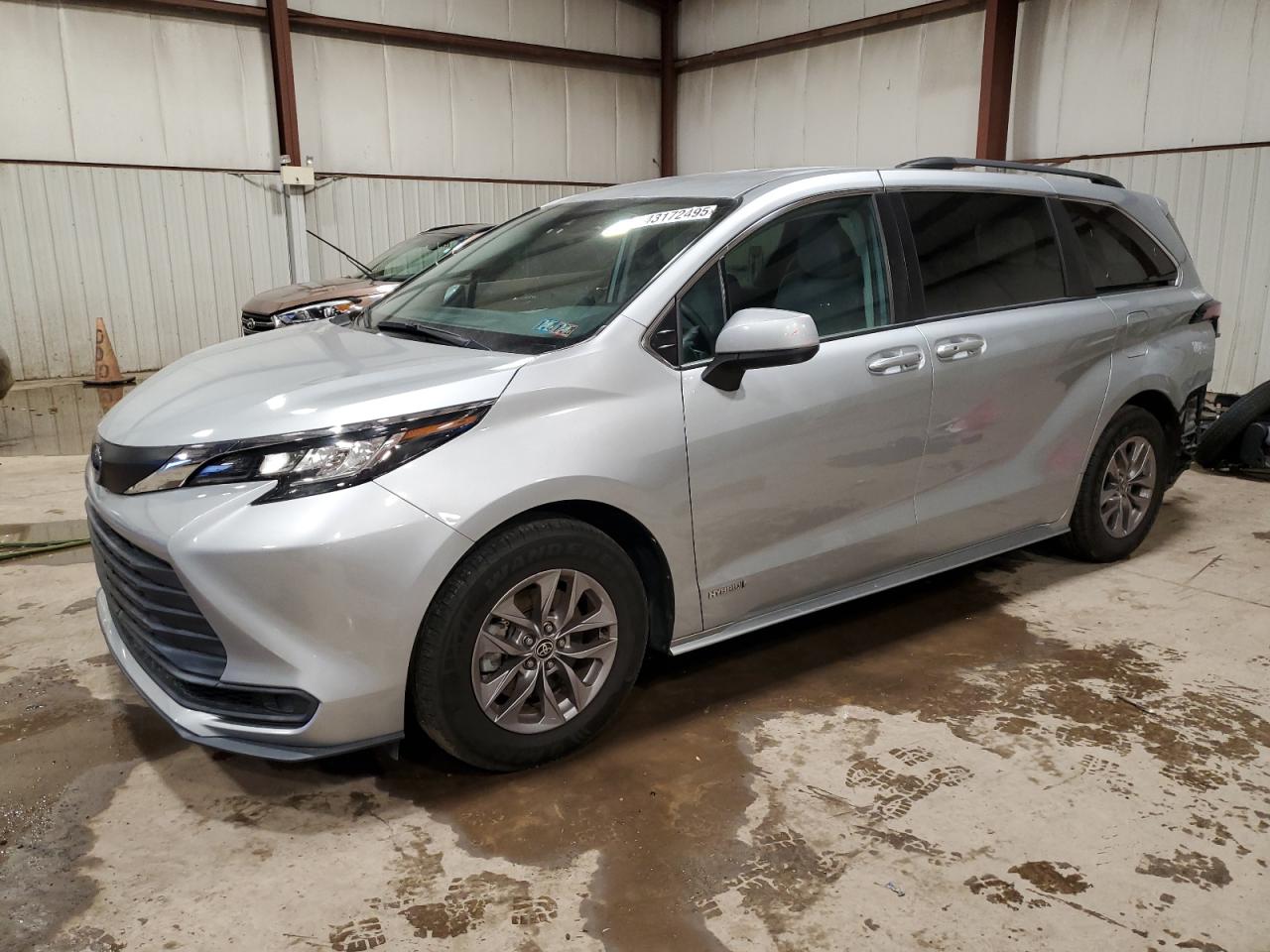 2021 Toyota Sienna - Image 1