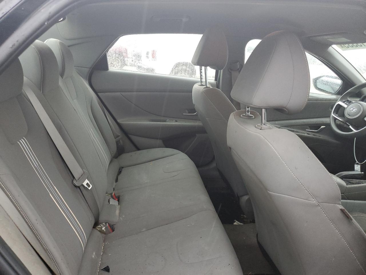 2022 Hyundai Elantra - Image 10