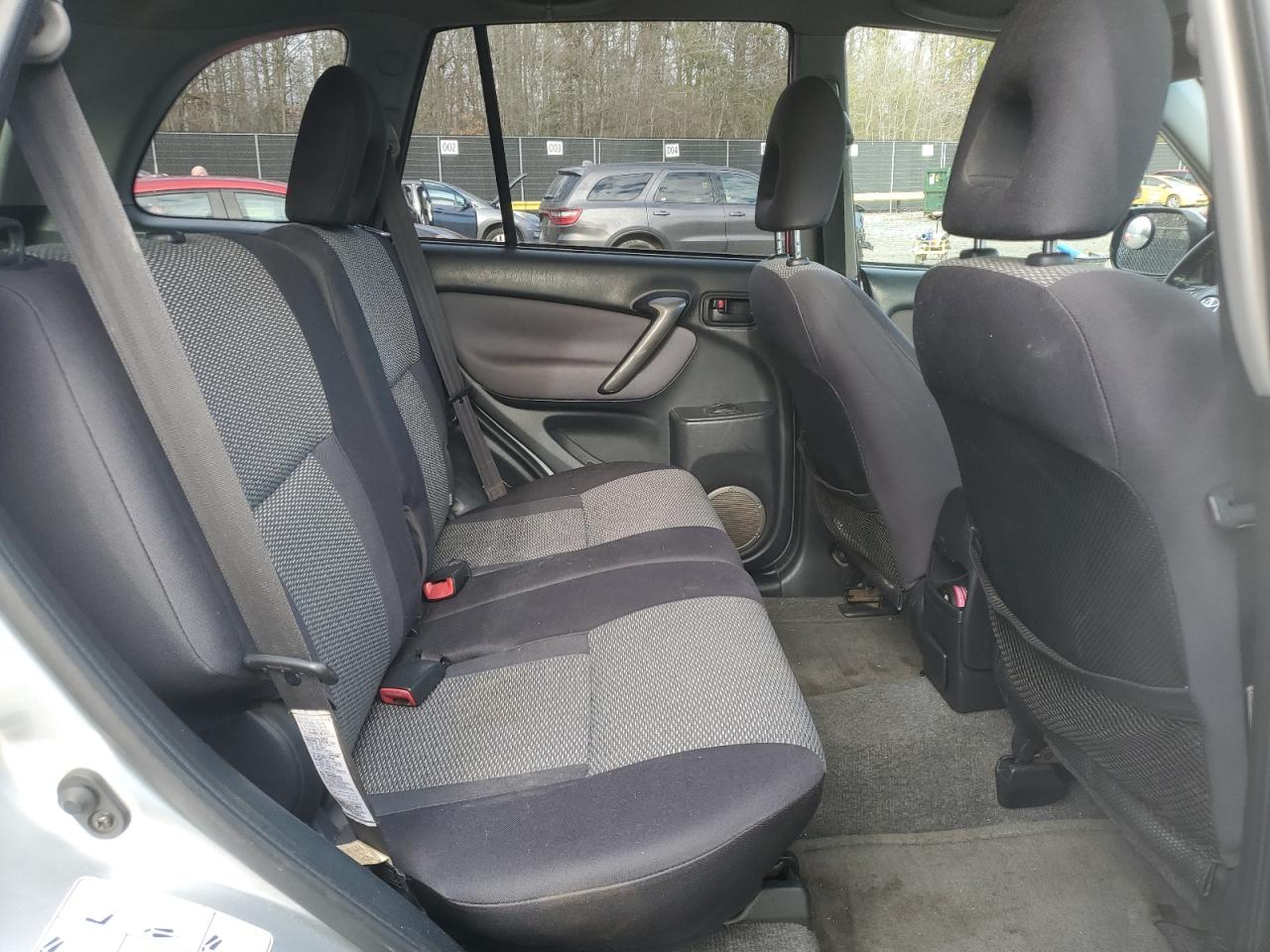 2004 Toyota RAV 4 - Image 11