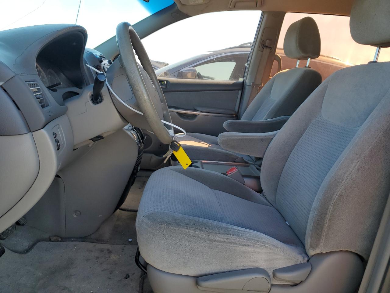 2010 Toyota Sienna - Image 7