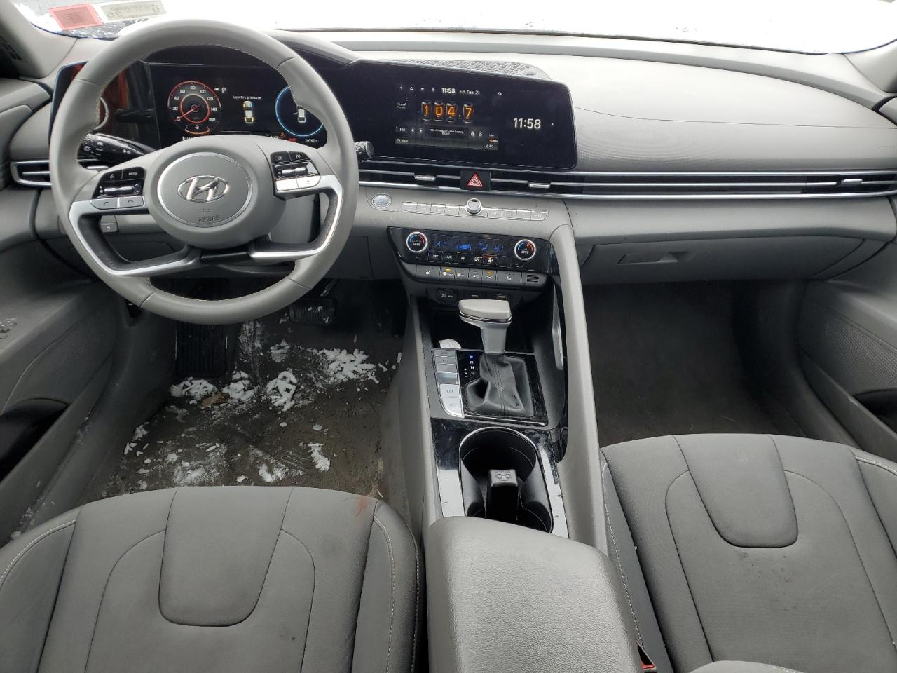 2023 Hyundai Elantra - Image 8
