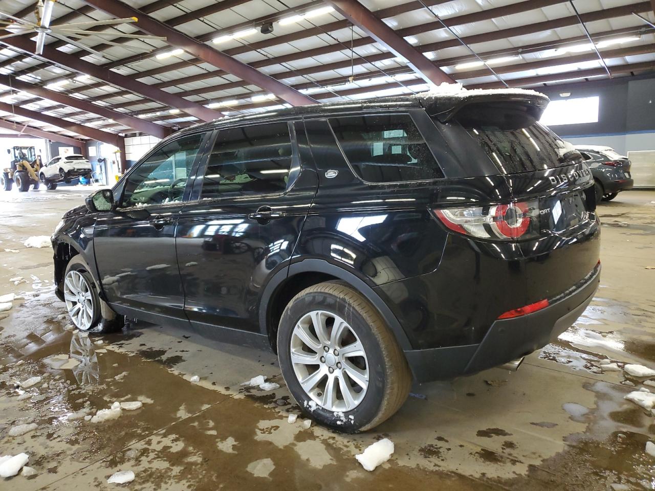 2017 Land Rover Discovery - Image 2
