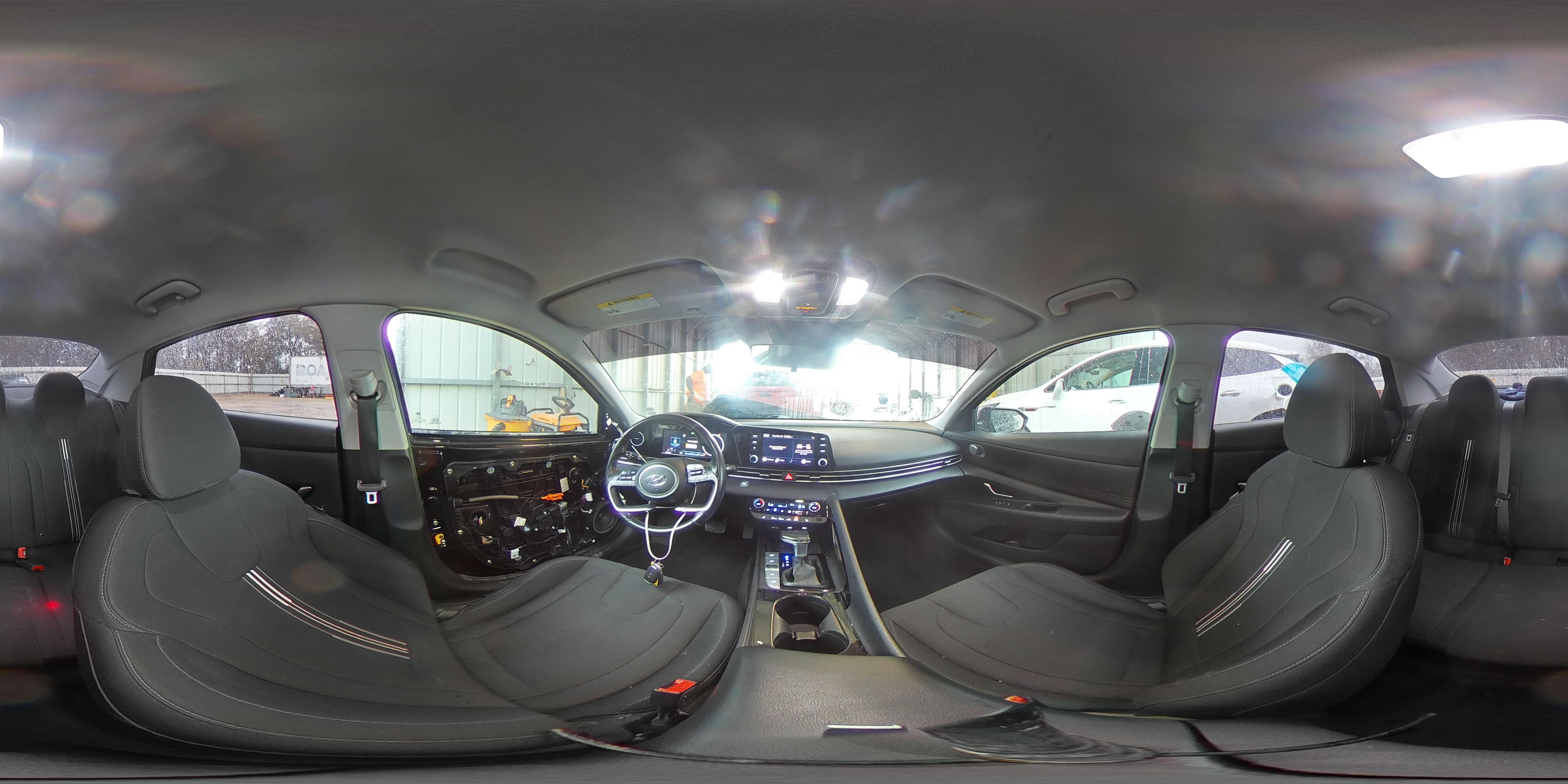 2022 Hyundai Elantra - Image 15