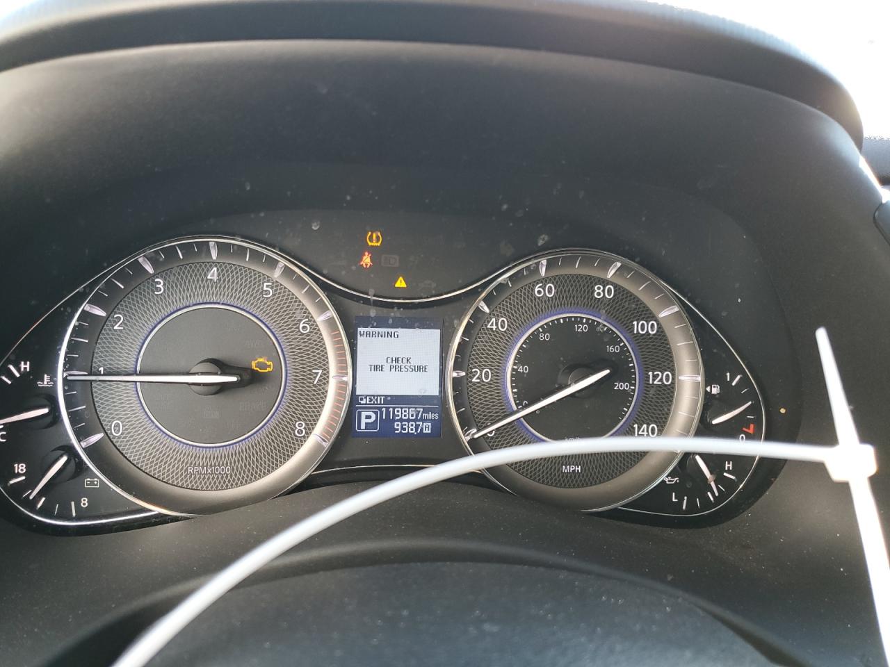 2016 Infiniti QX80 - Image 9