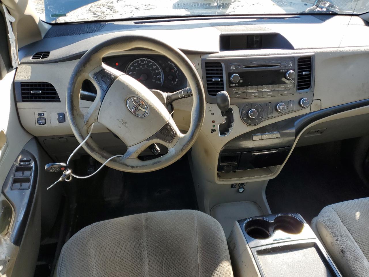 2011 Toyota Sienna - Image 8