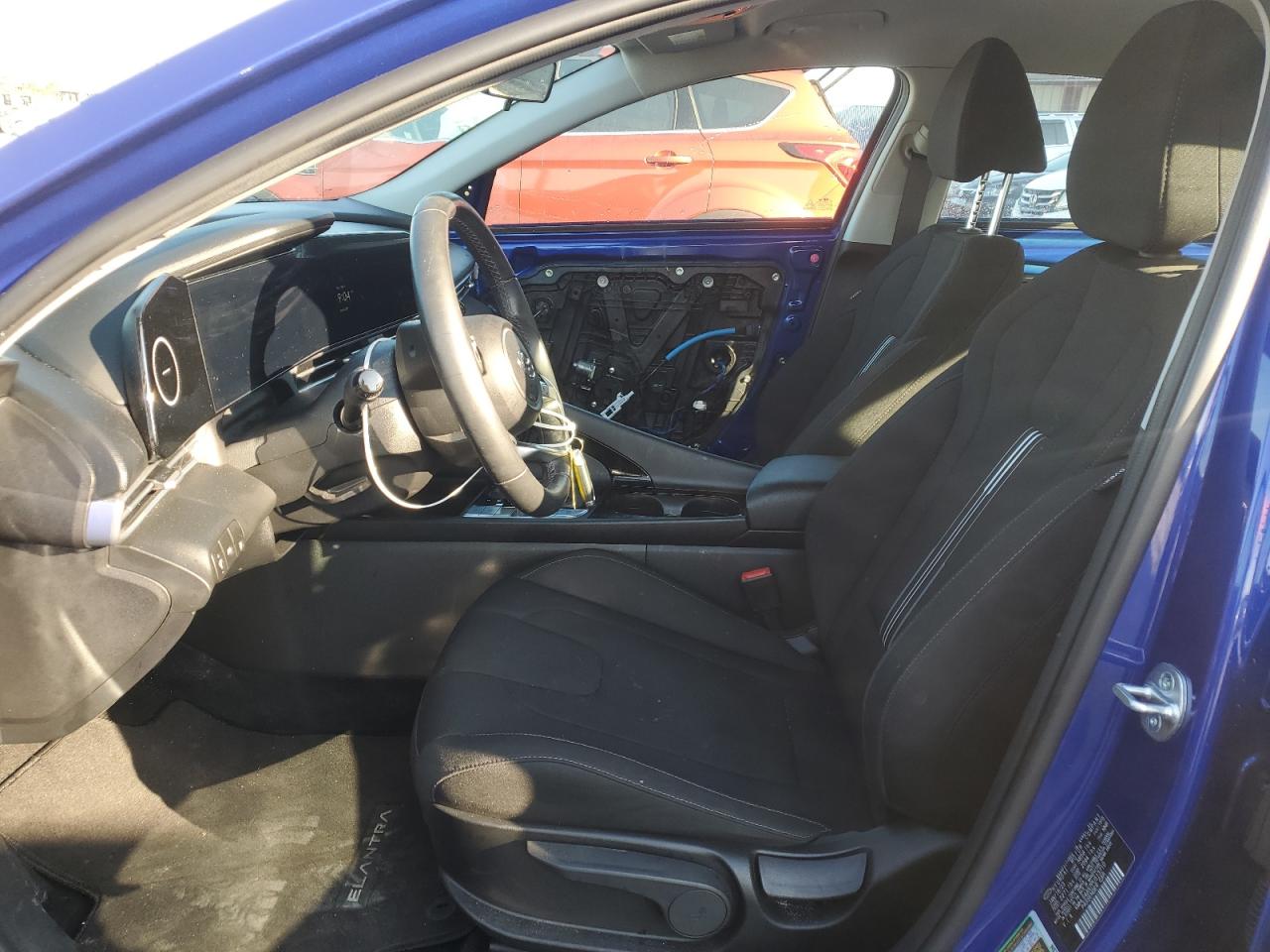 2023 Hyundai Elantra - Image 7