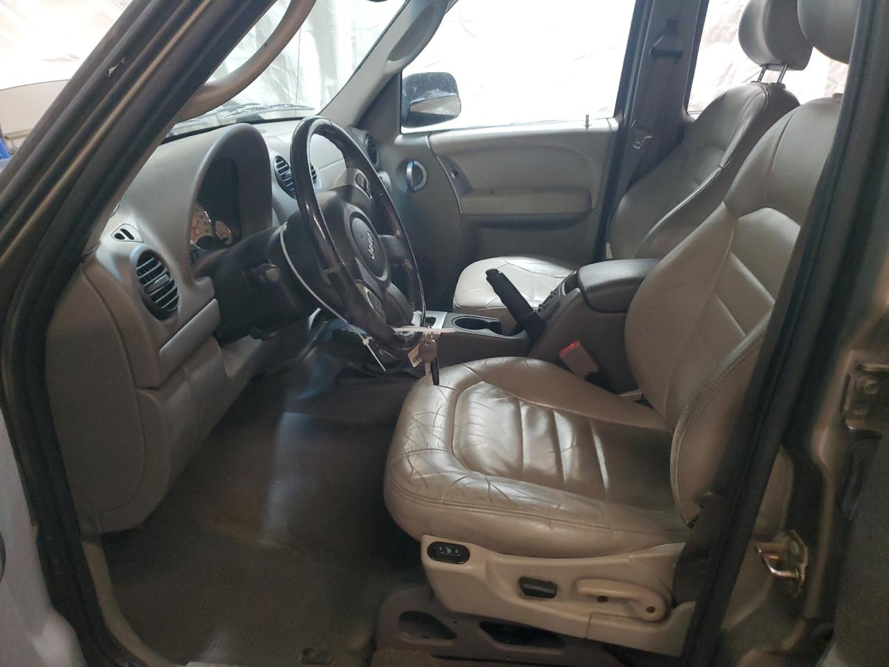 2004 Jeep Liberty (North America) - Image 7