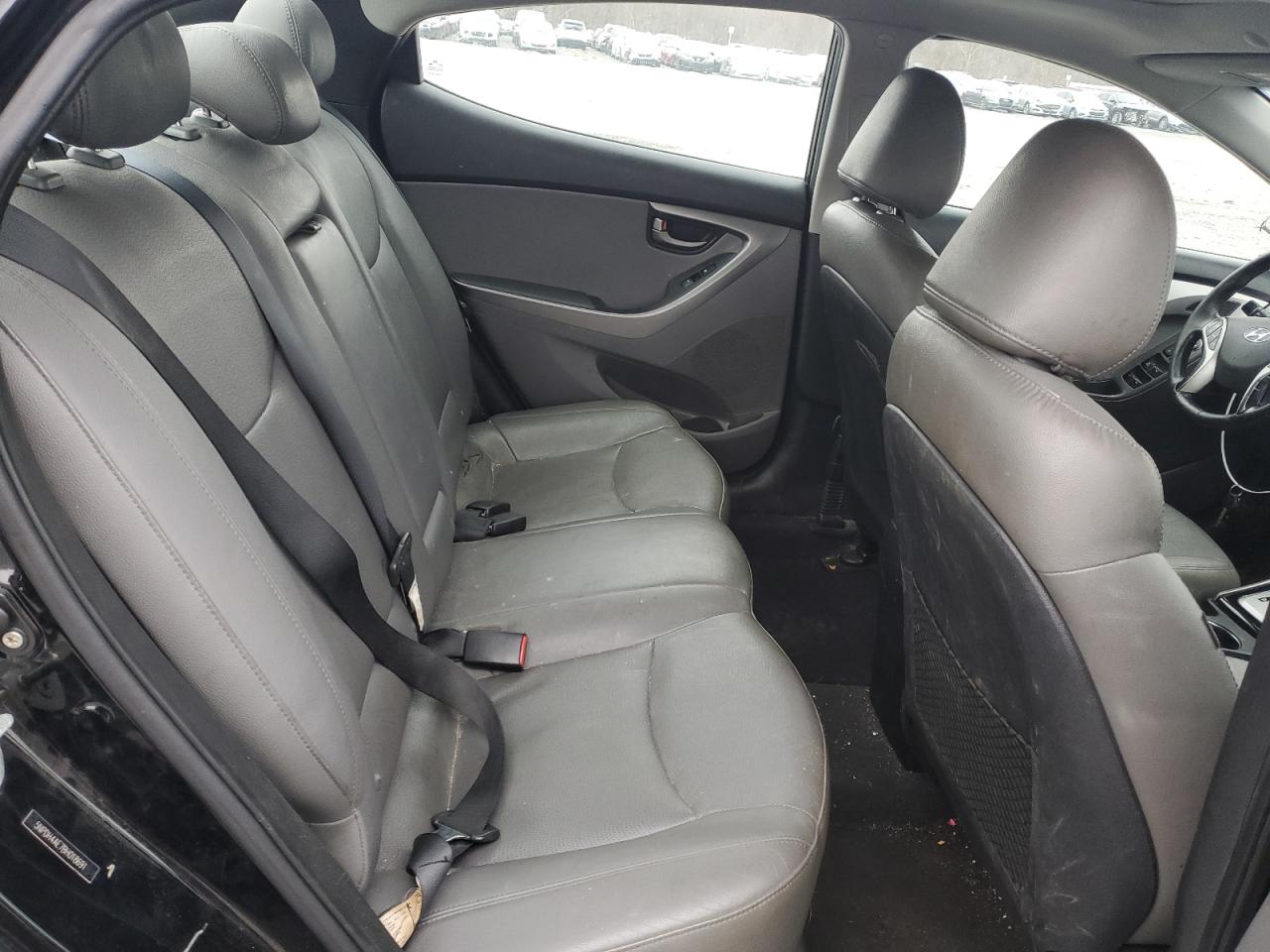 2011 Hyundai Elantra - Image 10