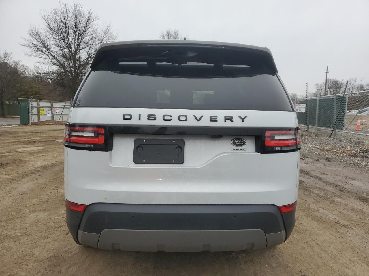 2017 Land Rover Discovery - Image 6
