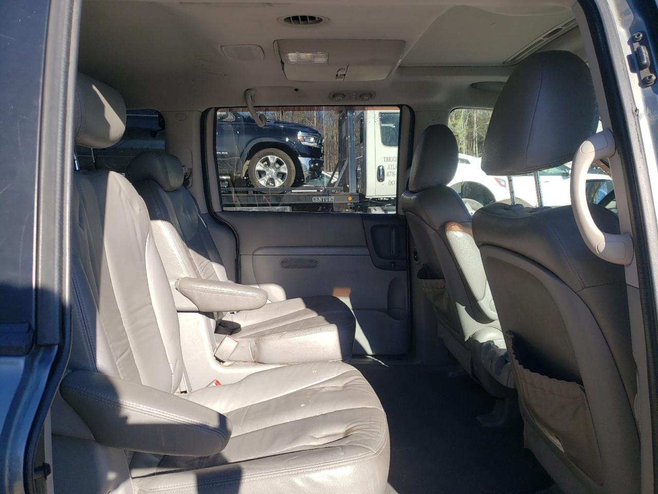 2008 Kia Sedona - Image 11