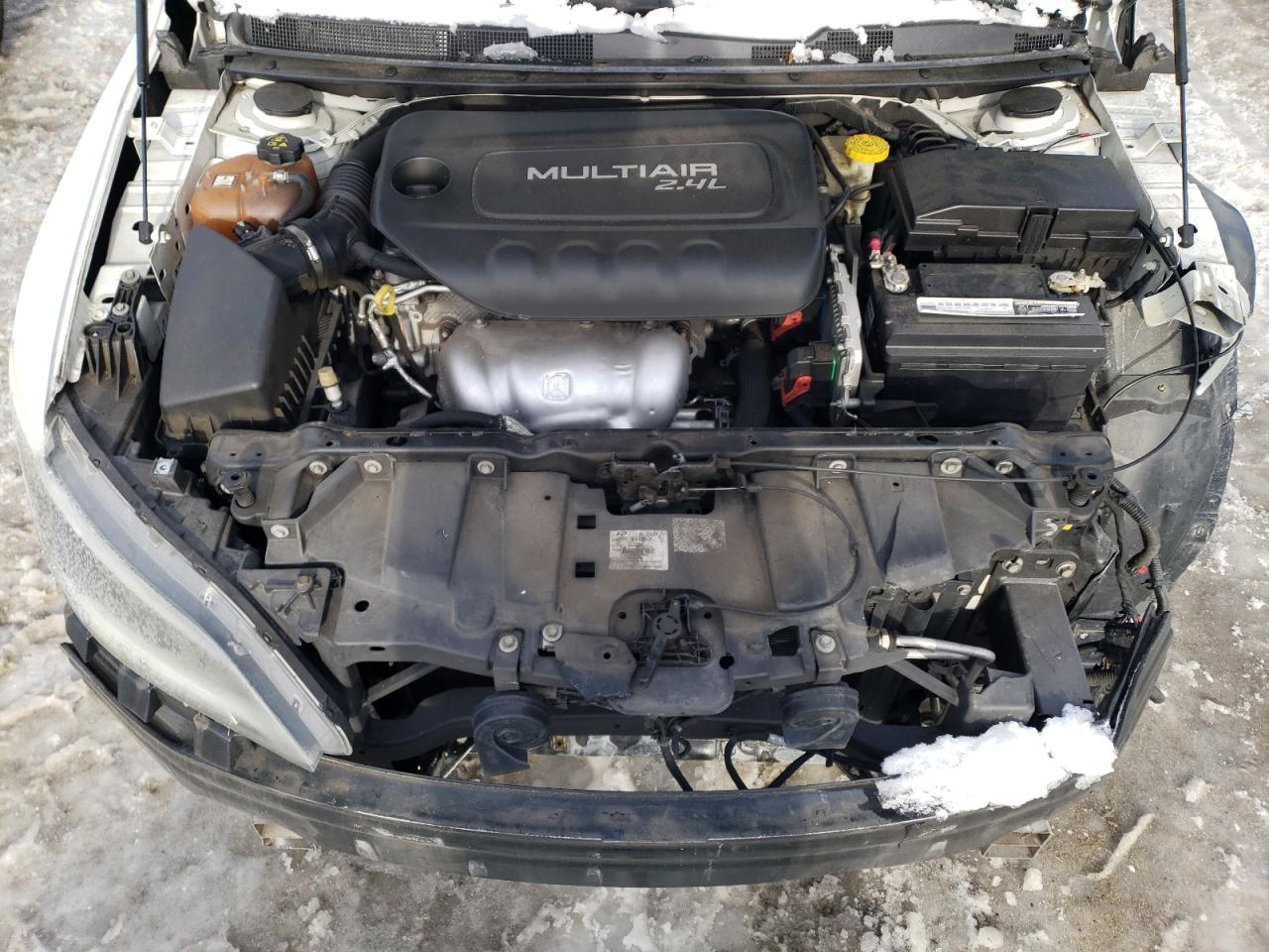 2016 Chrysler 200 - Image 11