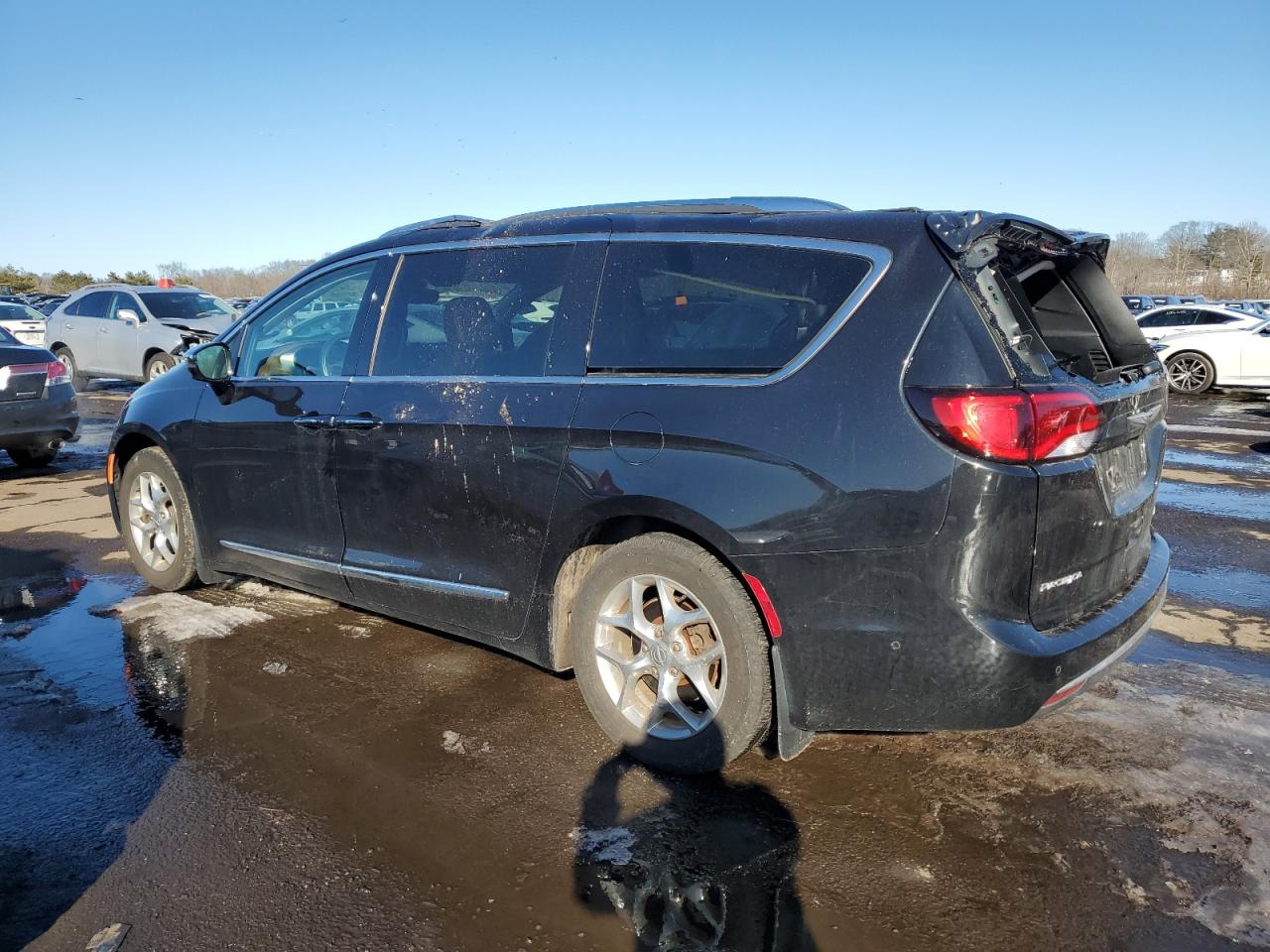 2017 Chrysler Pacifica - Image 2
