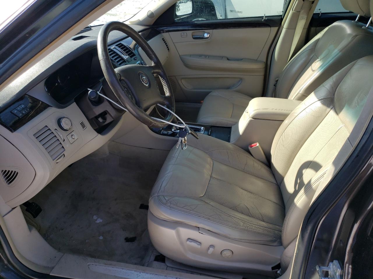 2009 Cadillac DTS - Image 7