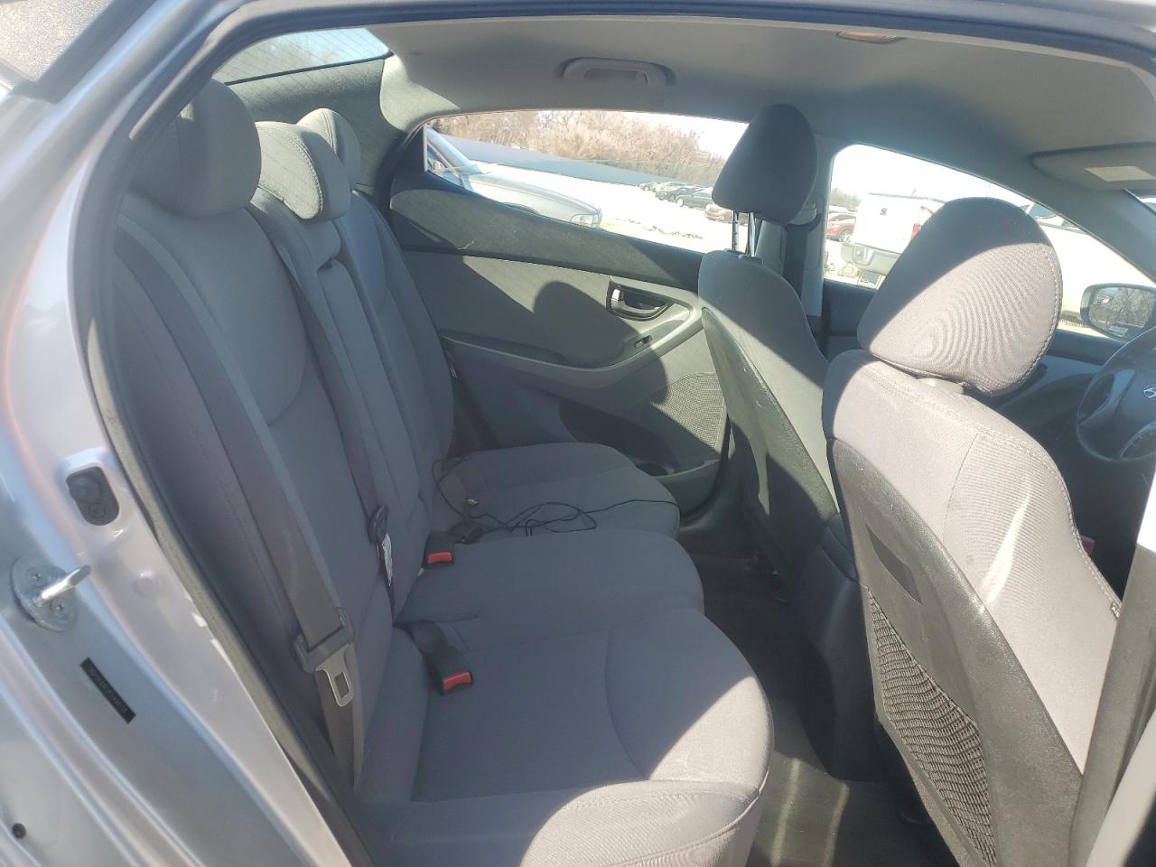 2014 Hyundai Elantra - Image 10