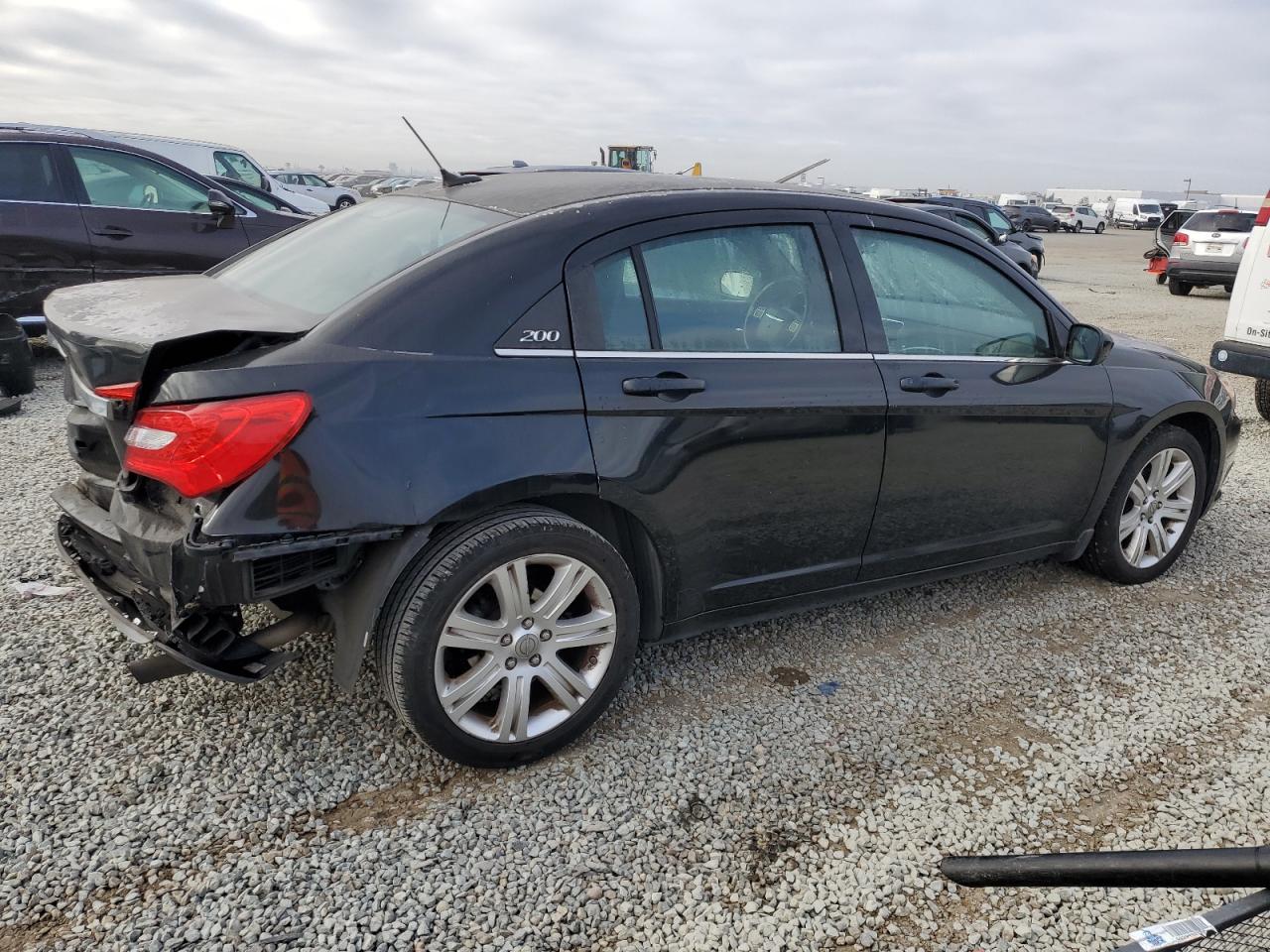 2013 Chrysler 200 - Image 3