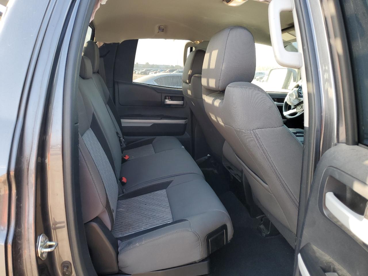 2015 Toyota Tundra - Image 10