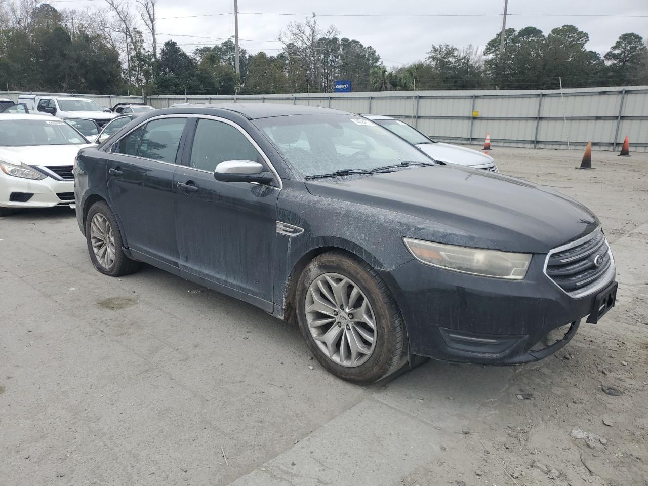 2015 Ford Taurus - Image 4