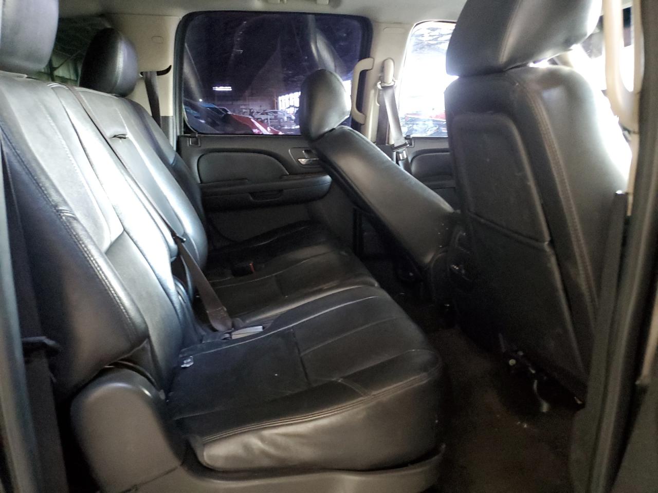 2013 Chevrolet Suburban - Image 11