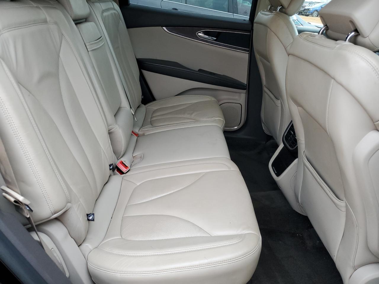 2016 Lincoln MKX - Image 11
