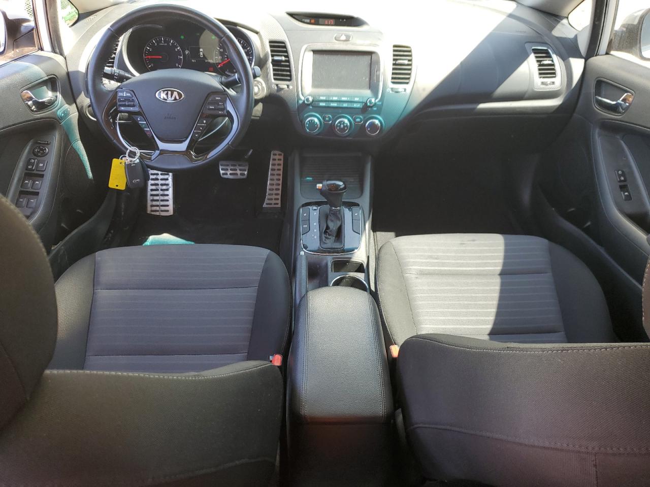 2017 Kia Forte - Image 8