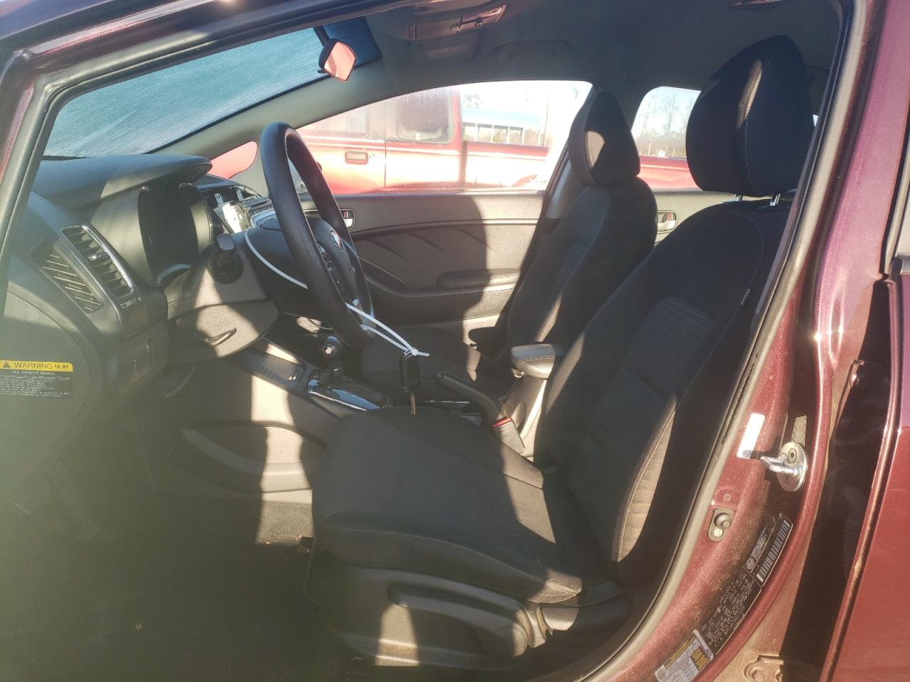 2017 Kia Forte - Image 7