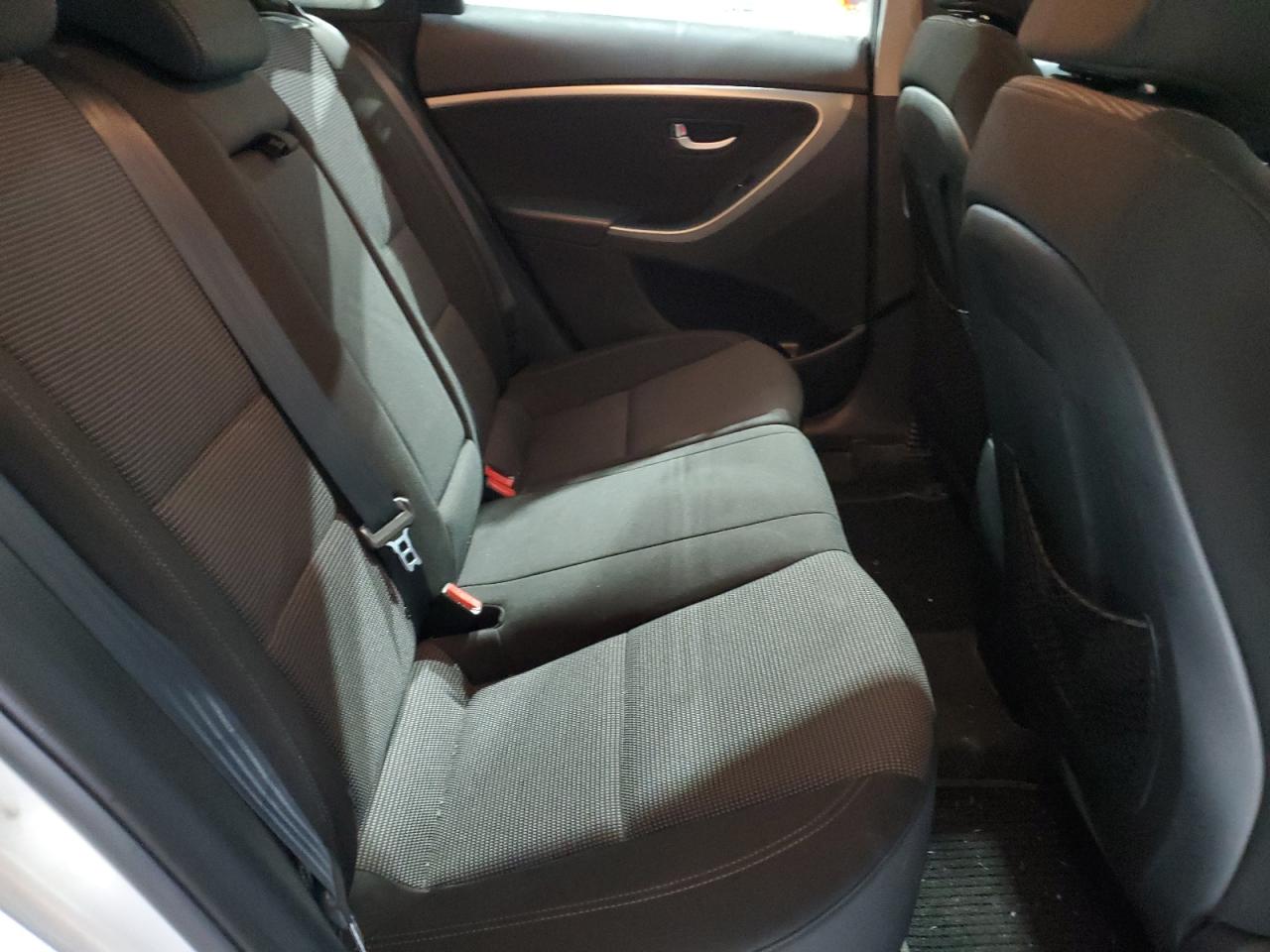 2013 Hyundai Elantra - Image 10