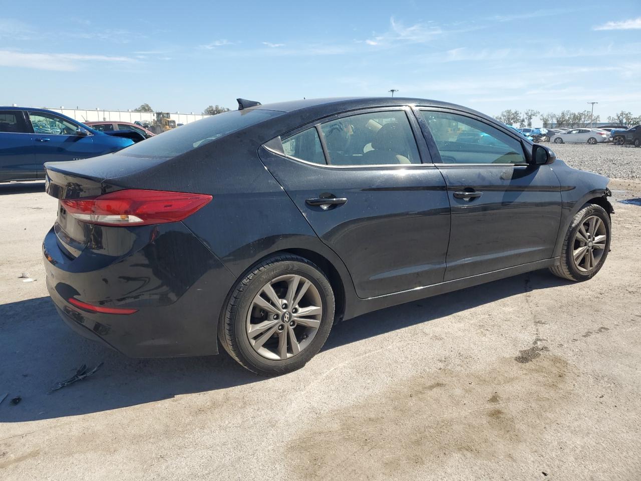 2018 Hyundai Elantra - Image 3