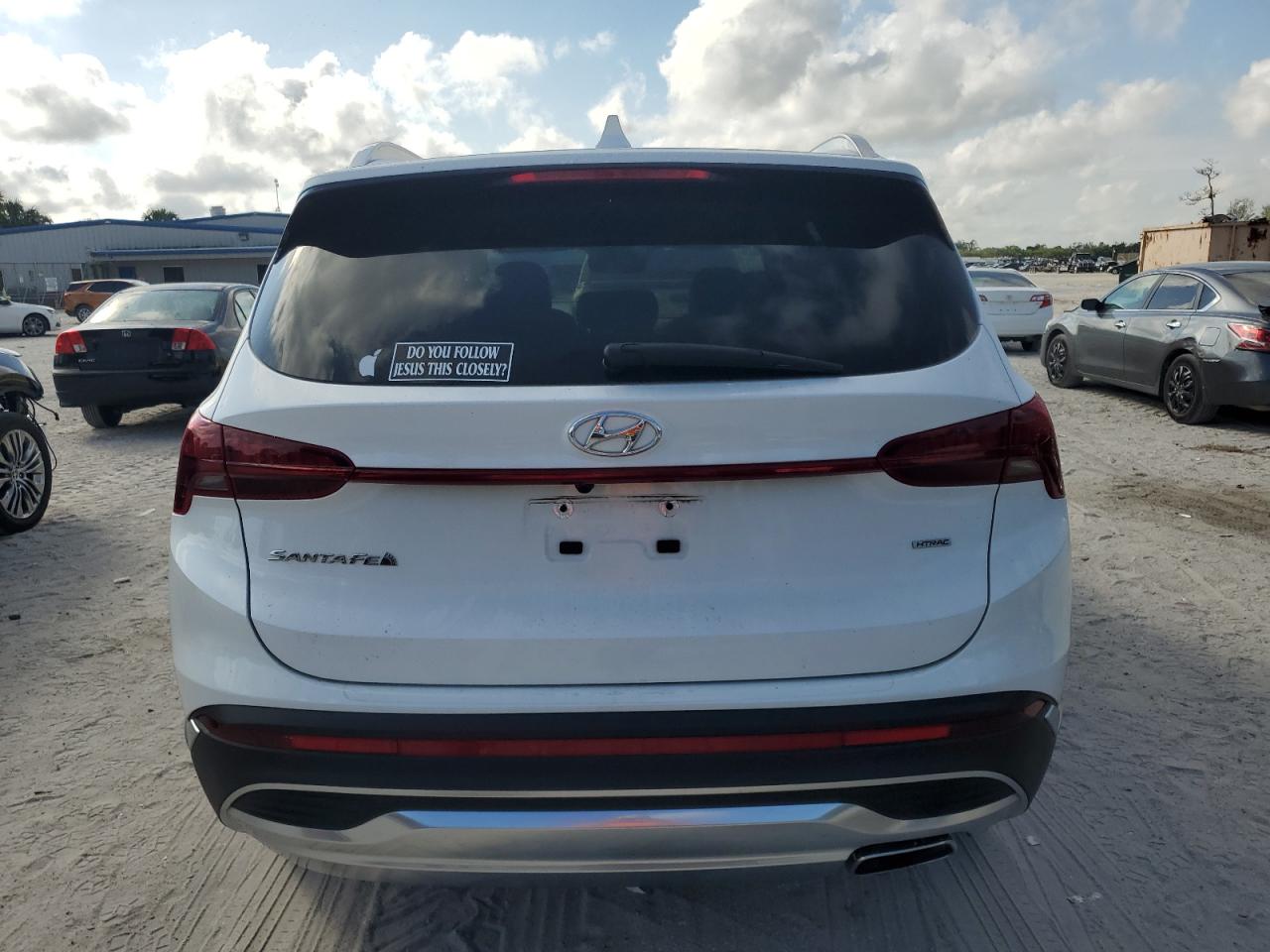 2022 Hyundai Santa Fe - Image 6