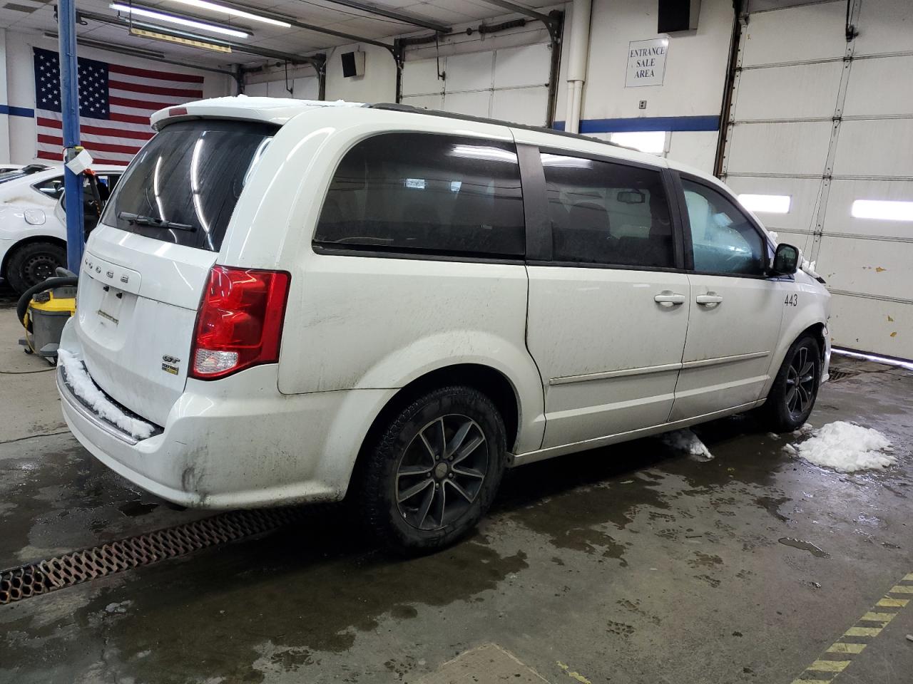 2017 Dodge Caravan - Image 3