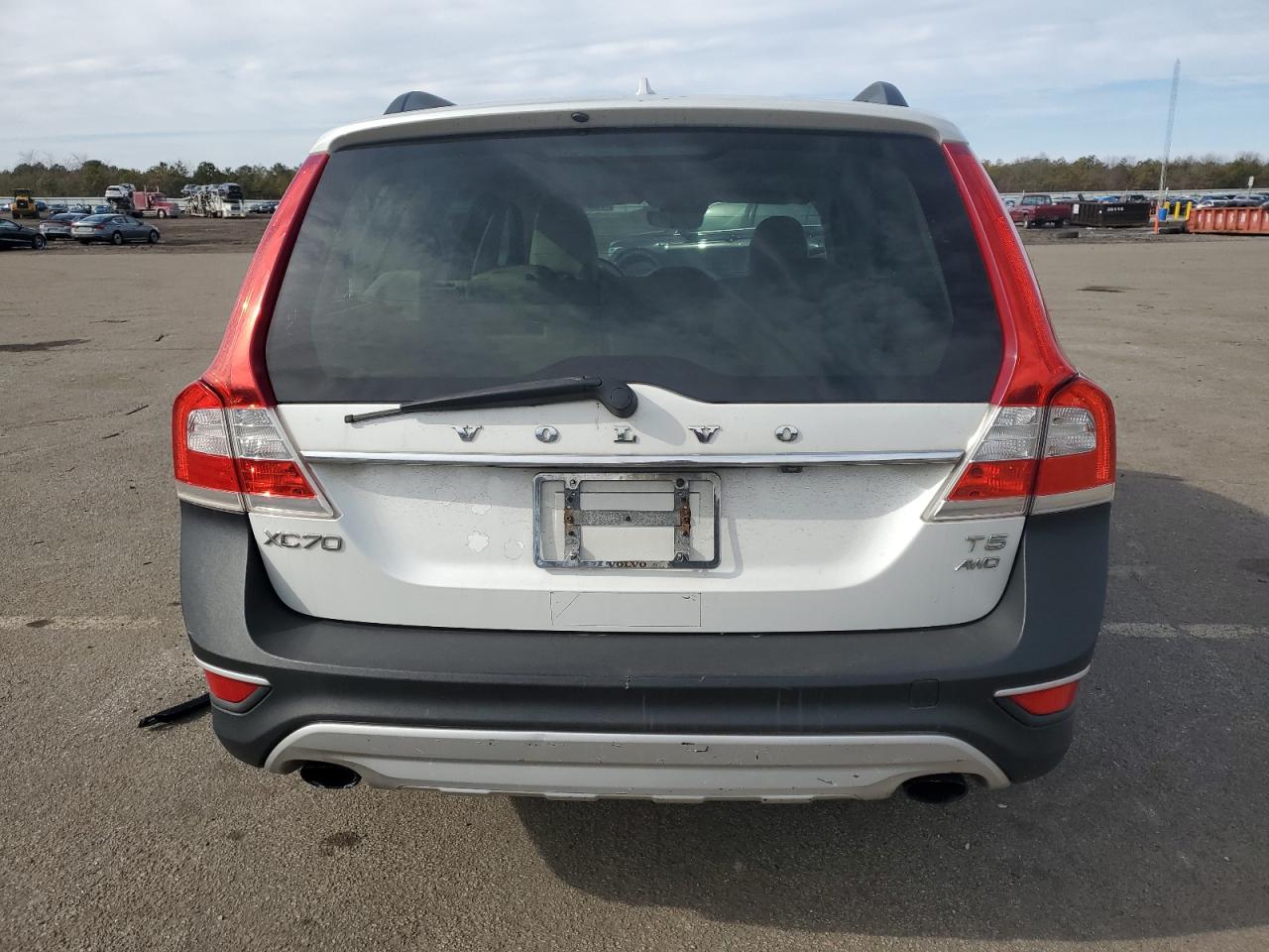 2016 Volvo XC70 - Image 6