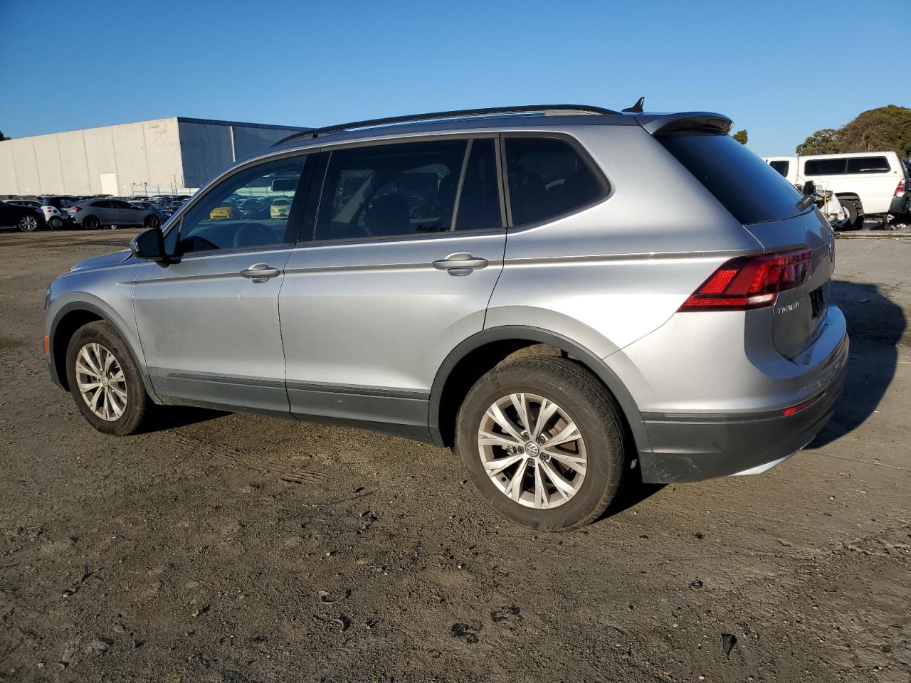 2020 Volkswagen Tiguan - Image 2